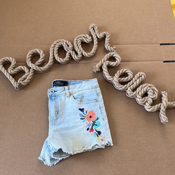 Lucky Brand Girl Sz 14 embroidered floral shorts - Picture 3 of 16